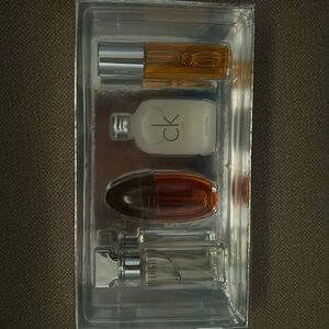 NEW Fragrance set (mini bottles).